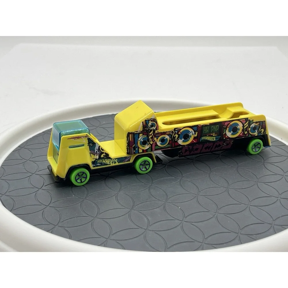 Hot Wheels Super Rigs HW Park N Play Yellow Speaker Hauler GBF14 2019 Loose